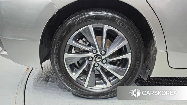 Lexus CT200h id 4371899 из Кореи 13