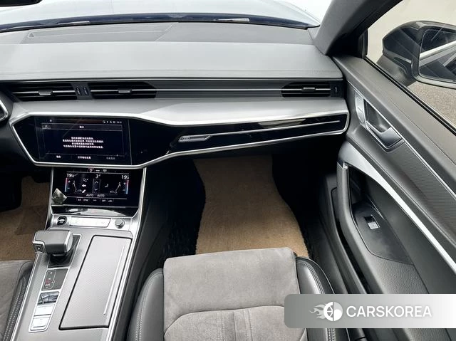 Audi A6L id 4290646 из Китая 13