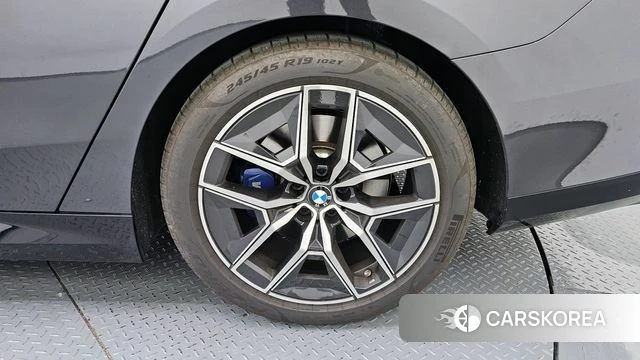 BMW 5 Series (G60) id 4301970 из Кореи 13