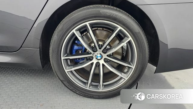 BMW 5 Series (G30) id 4409926 из Кореи 13