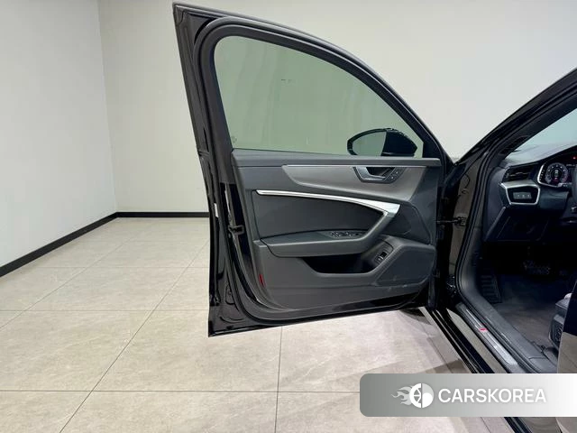 Audi A6L id 3896017 из Китая 13