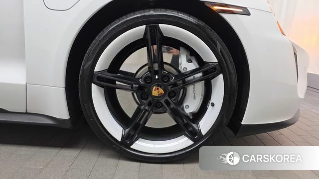 Porsche Taycan id 4474752 из Кореи 13
