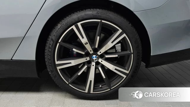 BMW 5 Series (G60) id 4532956 из Кореи 13