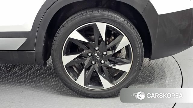 Kia Seltos id 4324411 из Кореи 13