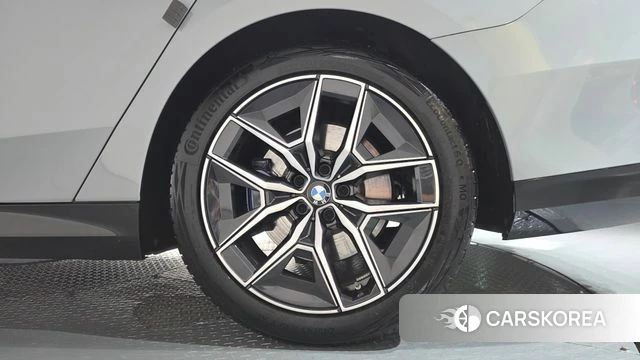 BMW 5 Series (G60) id 4783385 из Кореи 13