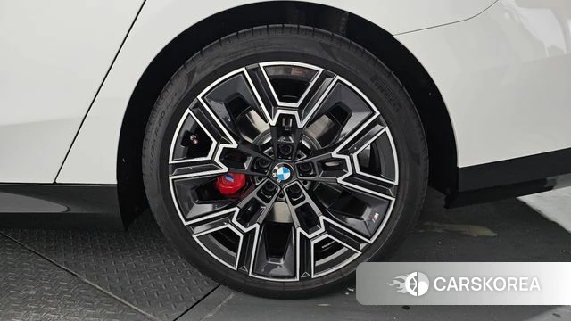 BMW 5 Series (G60) id 4570934 из Кореи 13