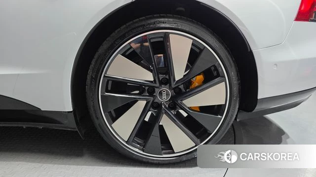 Audi e-Tron GT id 4344063 из Кореи 13