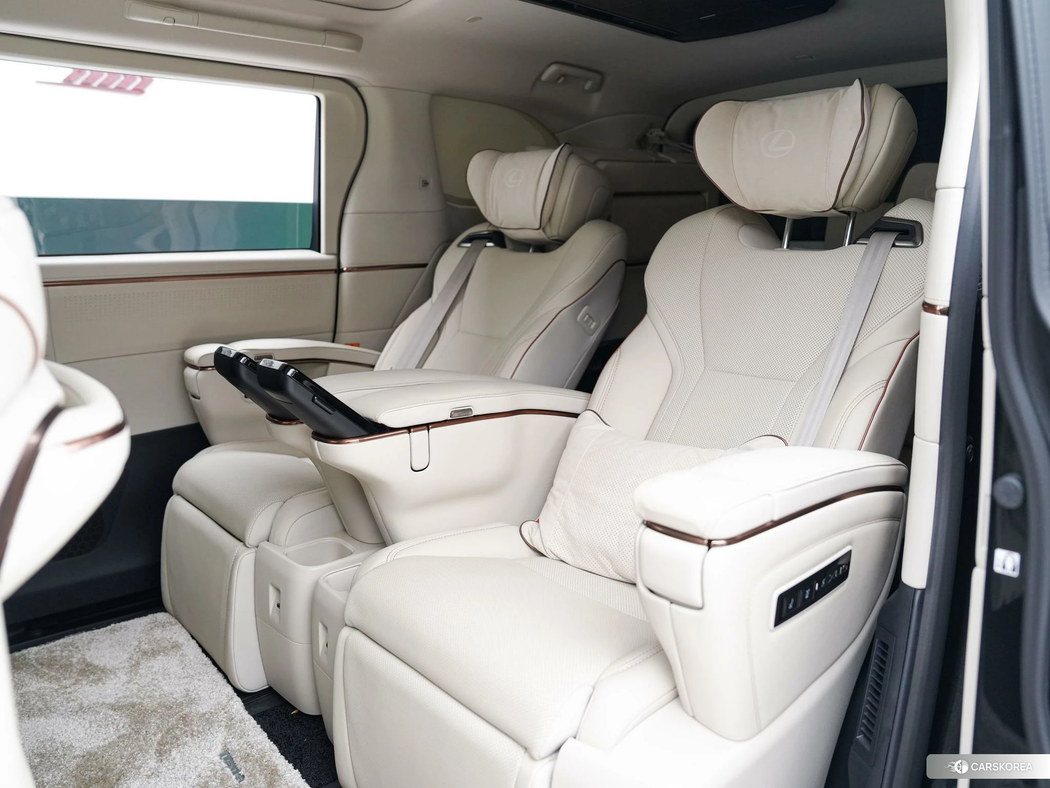 Lexus LM id 4454396 из Китая 13