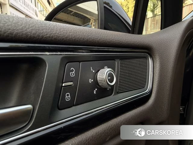 Volkswagen Touareg id 4242459 из Китая 13