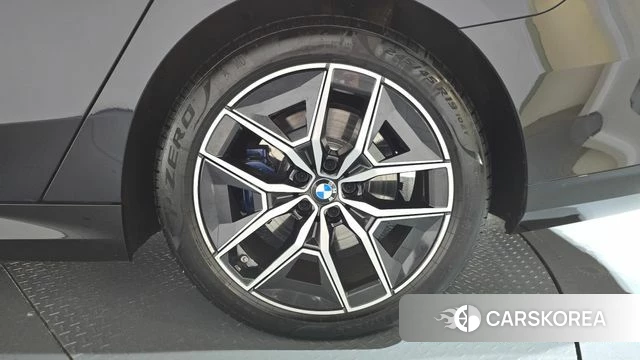 BMW 5 Series (G60) id 4266148 из Кореи 13