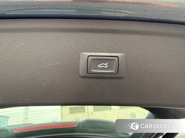 Audi Q5L id 4307771 из Китая 13