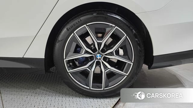 BMW 5 Series (G60) id 4700625 из Кореи 13