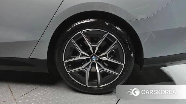 BMW 5 Series (G60) id 4349143 из Кореи 13