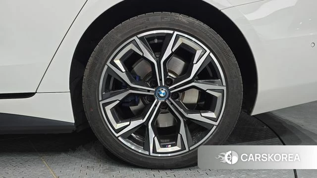 BMW i4 id 4223625 из Кореи 13