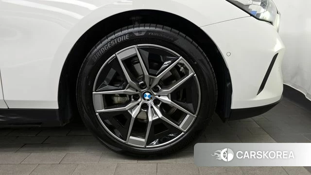 BMW 5 Series (G60) id 4342702 из Кореи 13