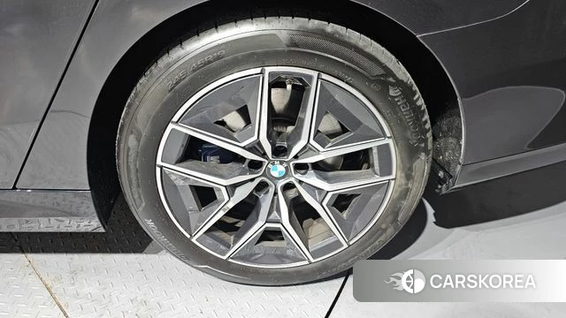 BMW 5 Series (G60) id 4185707 из Кореи 13