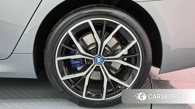 BMW 5 Series (G30) id 4584945 из Кореи 13