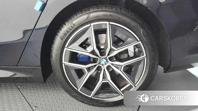 BMW 5 Series (G60) id 4644842 из Кореи 13