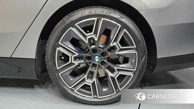 BMW 5 Series (G60) id 4301915 из Кореи 13