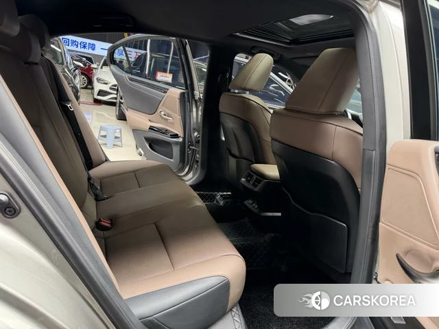 Lexus ES id 4279146 из Китая 13