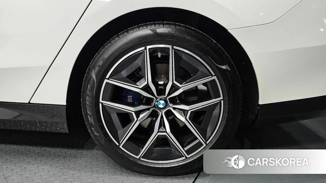 BMW 5 Series (G60) id 4380898 из Кореи 13