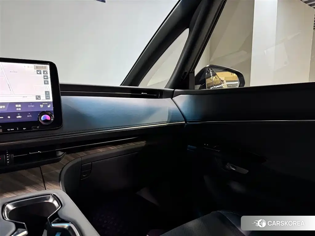Lexus LM id 4600515 из Китая 13