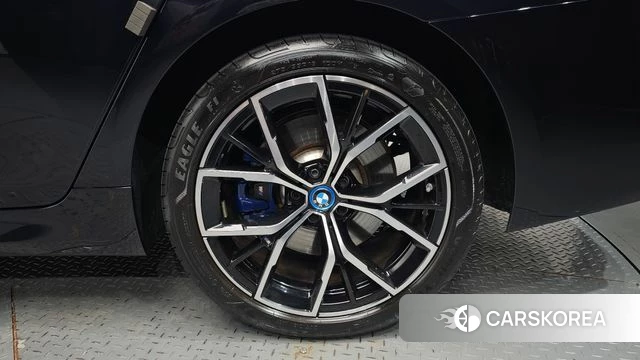 BMW 5 Series (G30) id 4533875 из Кореи 13