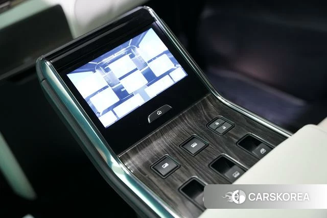 Lexus LM id 4258946 из Китая 13