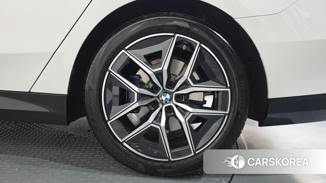 BMW 5 Series (G60) id 4870542 из Кореи 13