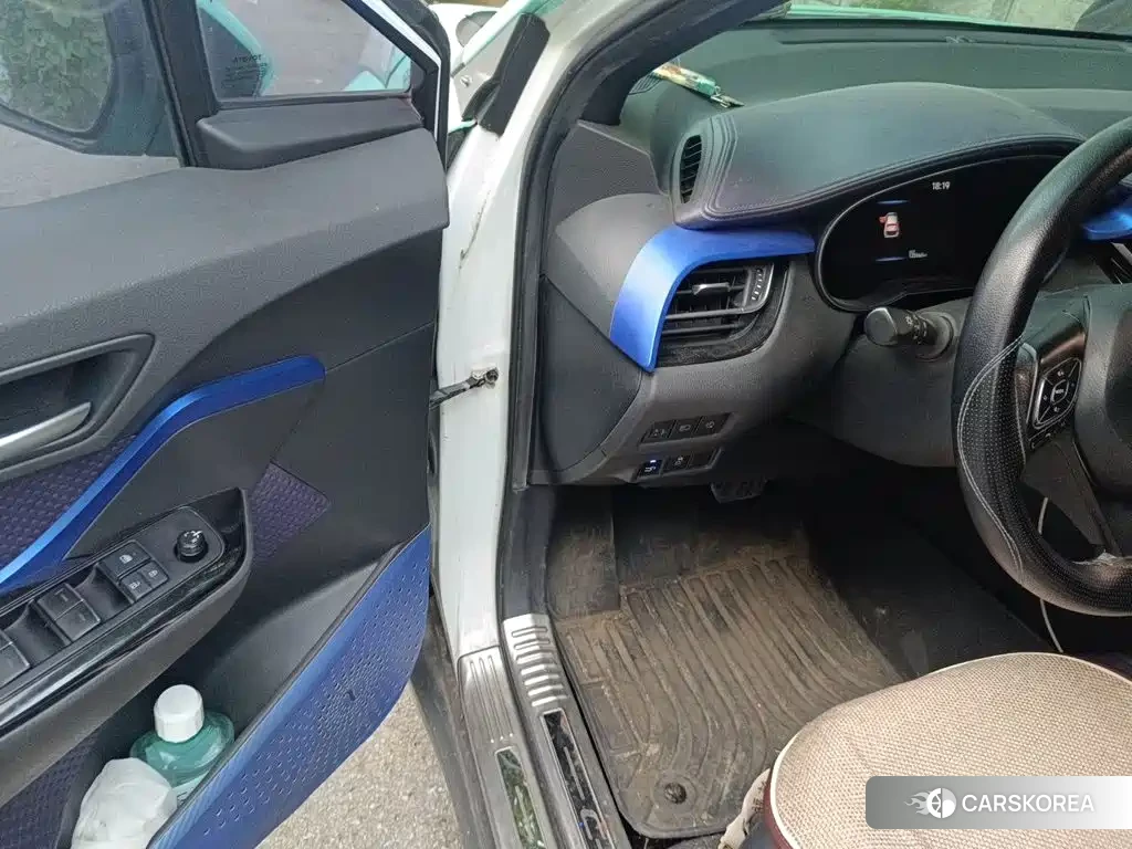Toyota C-HR EV id 4674399 из Китая 13
