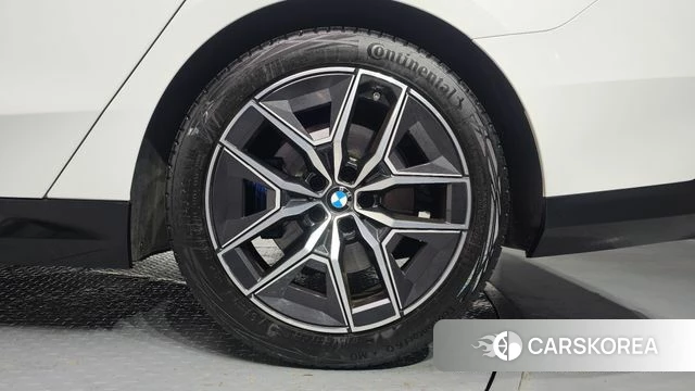 BMW 5 Series (G60) id 4185589 из Кореи 13