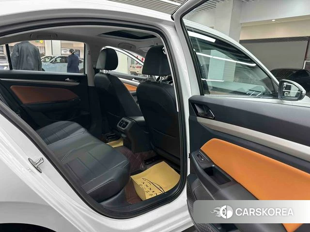 Volkswagen Bora id 4258454 из Китая 13