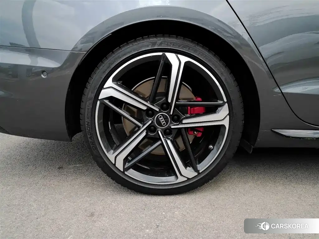 Audi A4L id 4548106 из Китая 13
