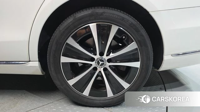 Mercedes-Benz E-Class W213 id 4708379 из Кореи 13