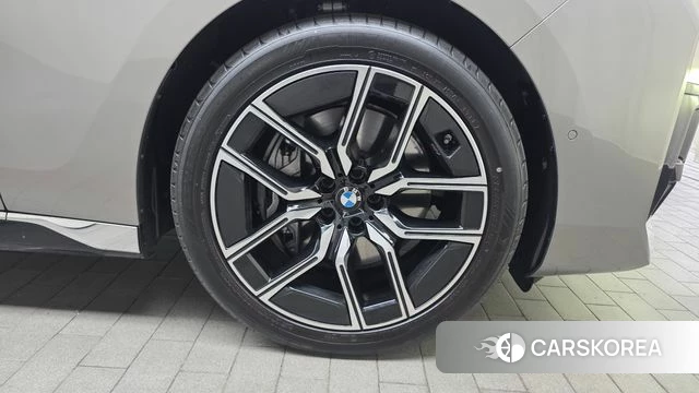 BMW 7 Series (G70) id 4222561 из Кореи 13