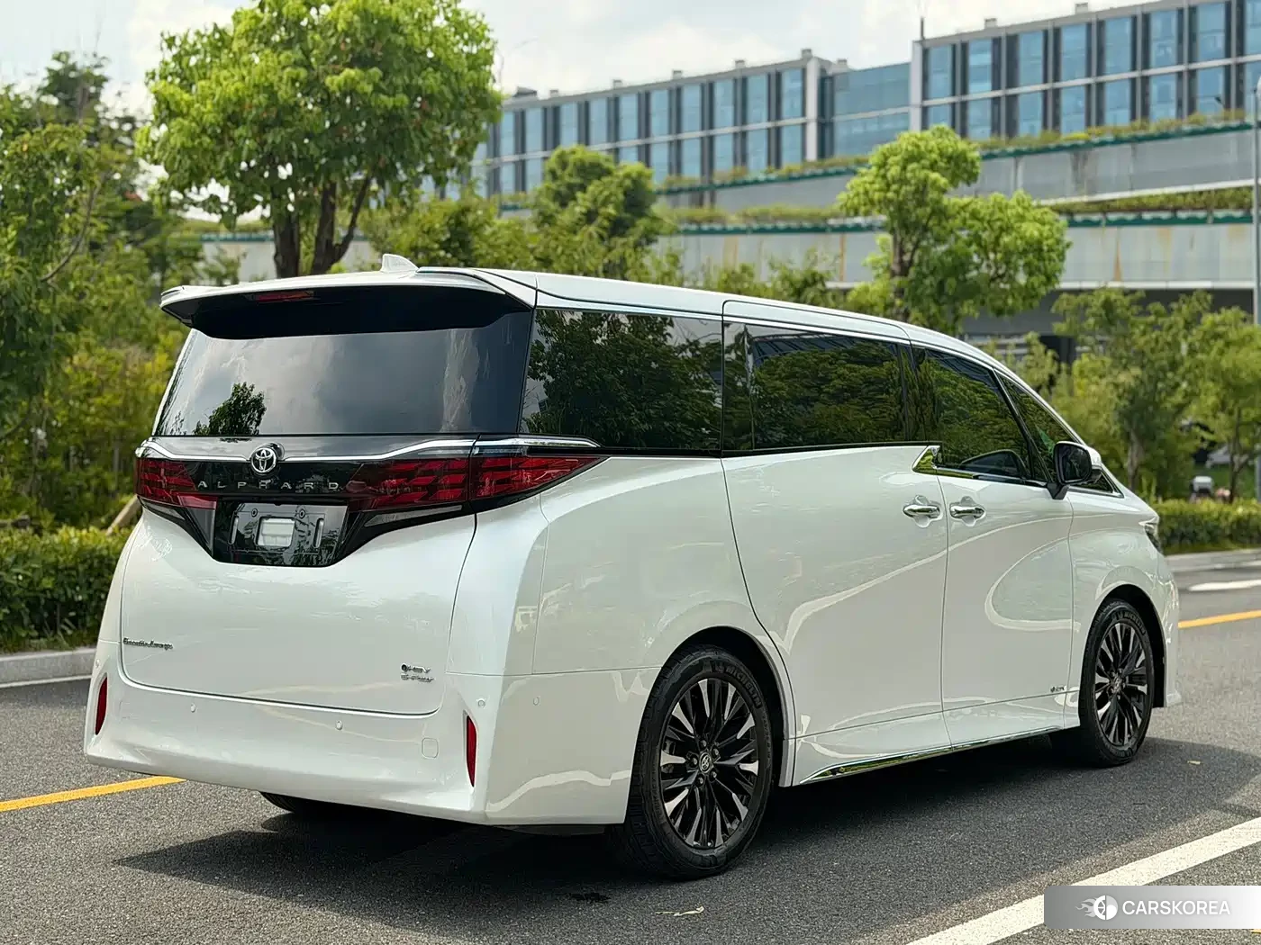Toyota Elfa id 4685957 из Китая 13