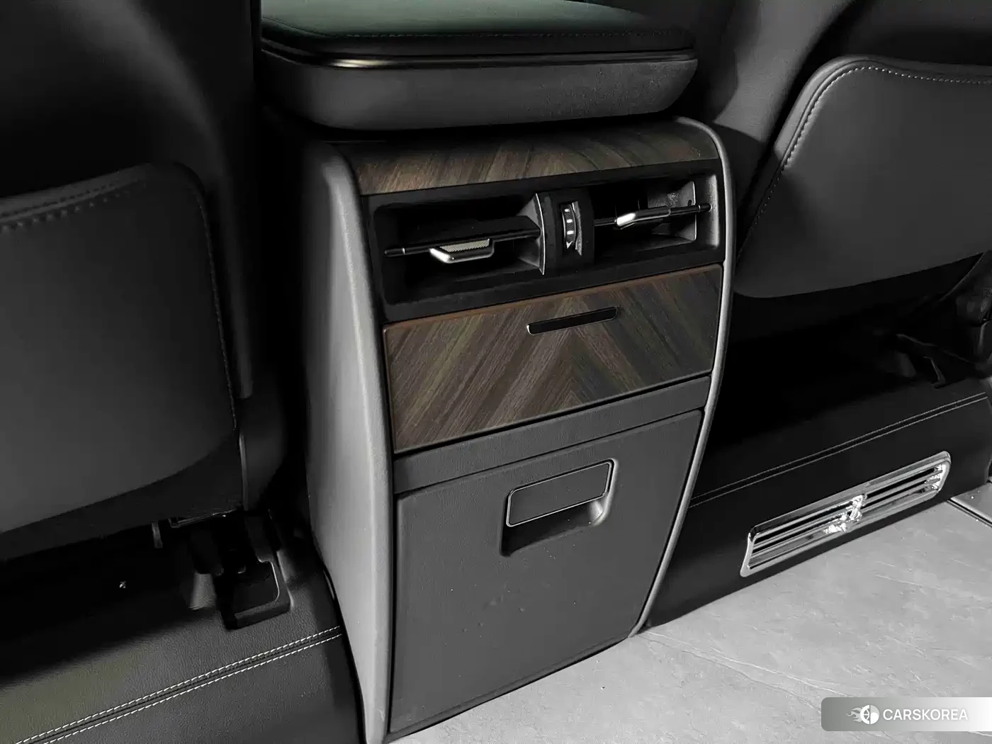 Lexus LM id 4654994 из Китая 13