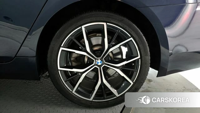 BMW 5 Series (G30) id 4350902 из Кореи 13