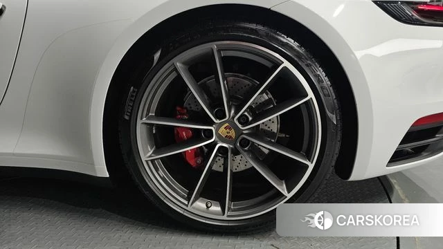 Porsche 911(992) id 4370382 из Кореи 13