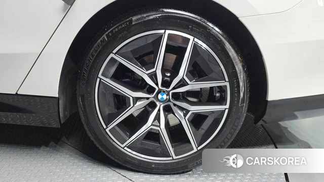 BMW 5 Series (G60) id 4427609 из Кореи 13