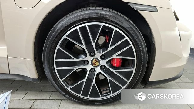 Porsche Taycan id 4267507 из Кореи 13