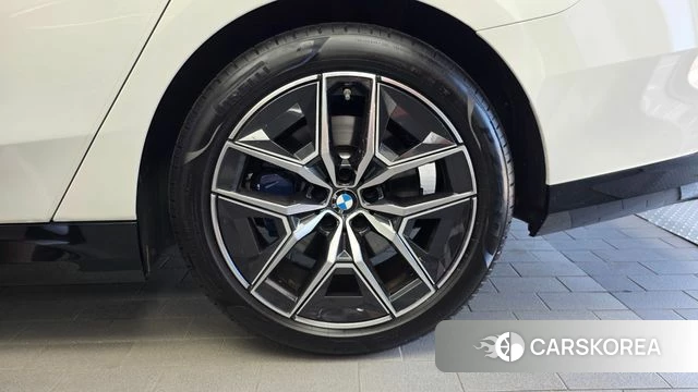BMW 5 Series (G60) id 4639826 из Кореи 13