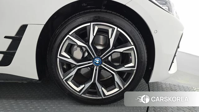 BMW i4 id 4929404 из Кореи 13