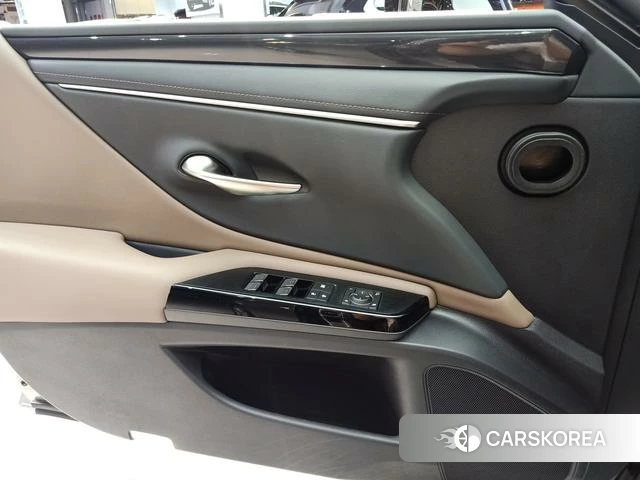 Lexus ES id 4298127 из Китая 13