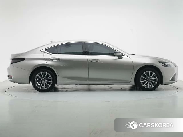 Lexus ES id 4367476 из Китая 13