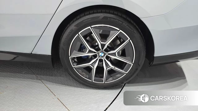 BMW 5 Series (G60) id 4916410 из Кореи 13