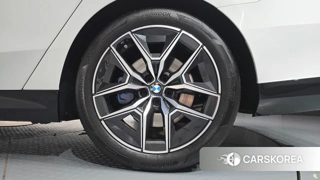 BMW 5 Series (G60) id 4853846 из Кореи 13