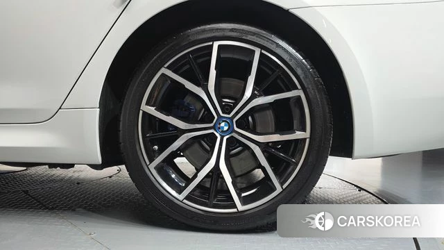 BMW 5 Series (G30) id 4894099 из Кореи 13