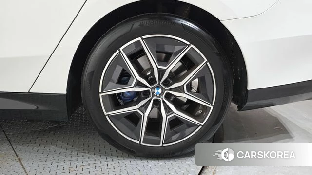 BMW 5 Series (G60) id 4539647 из Кореи 13