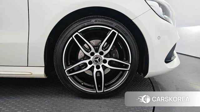 Mercedes-Benz A-Class W176 id 4345814 из Кореи 13